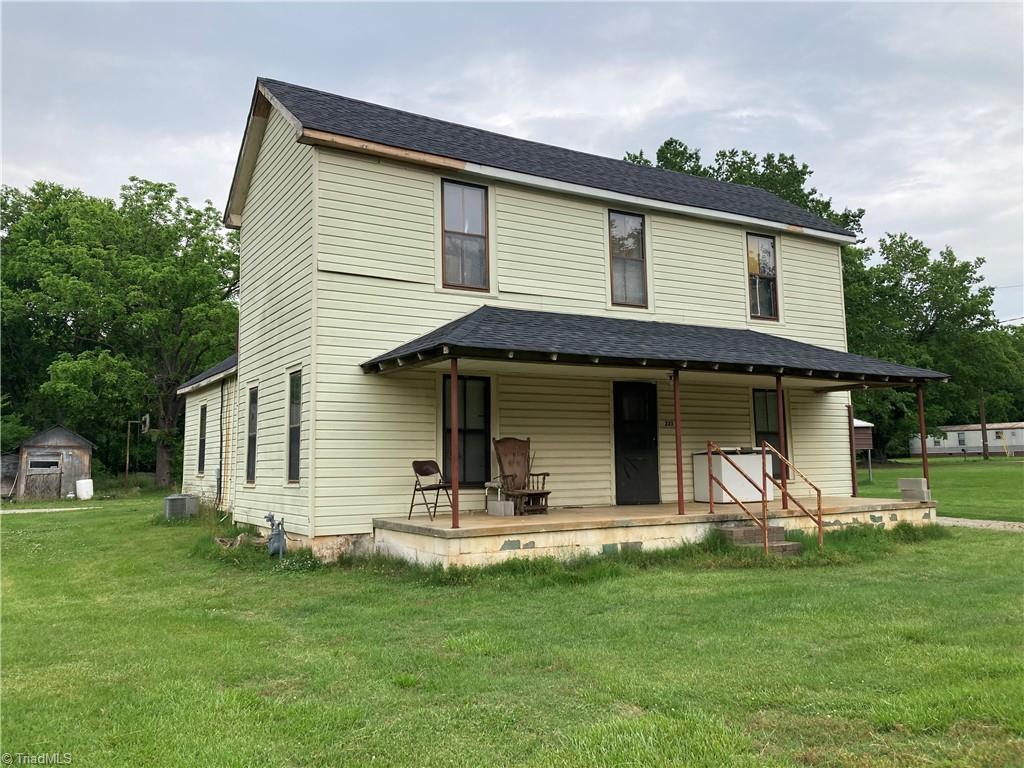 223 Jerusalem Avenue Property Photo