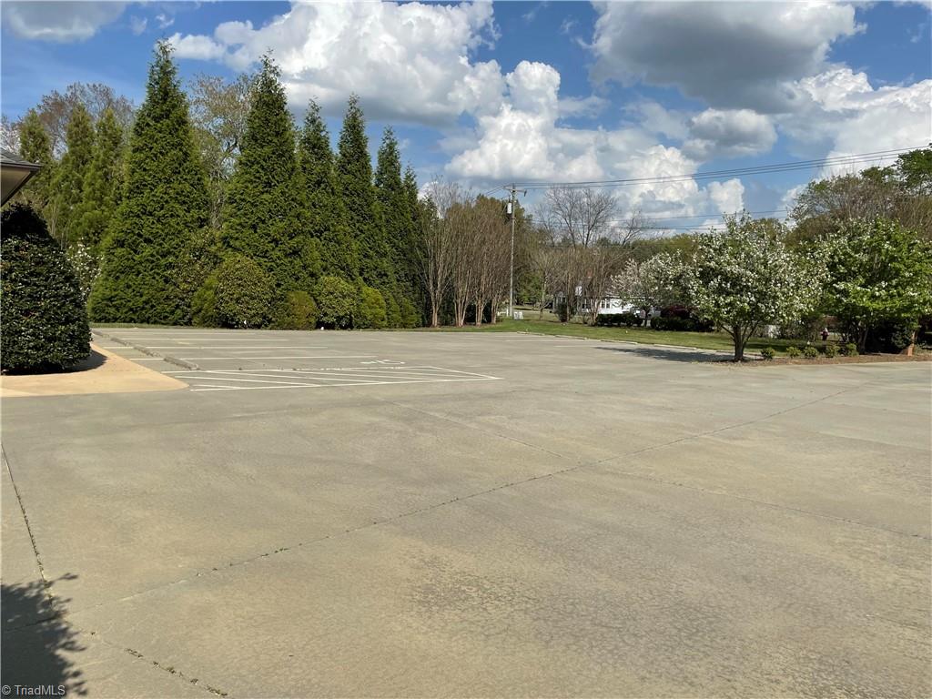 1611 Flora Avenue Property Photo 3