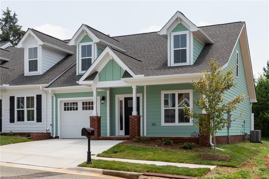 1737 Old Fields Boulevard Property Photo 3