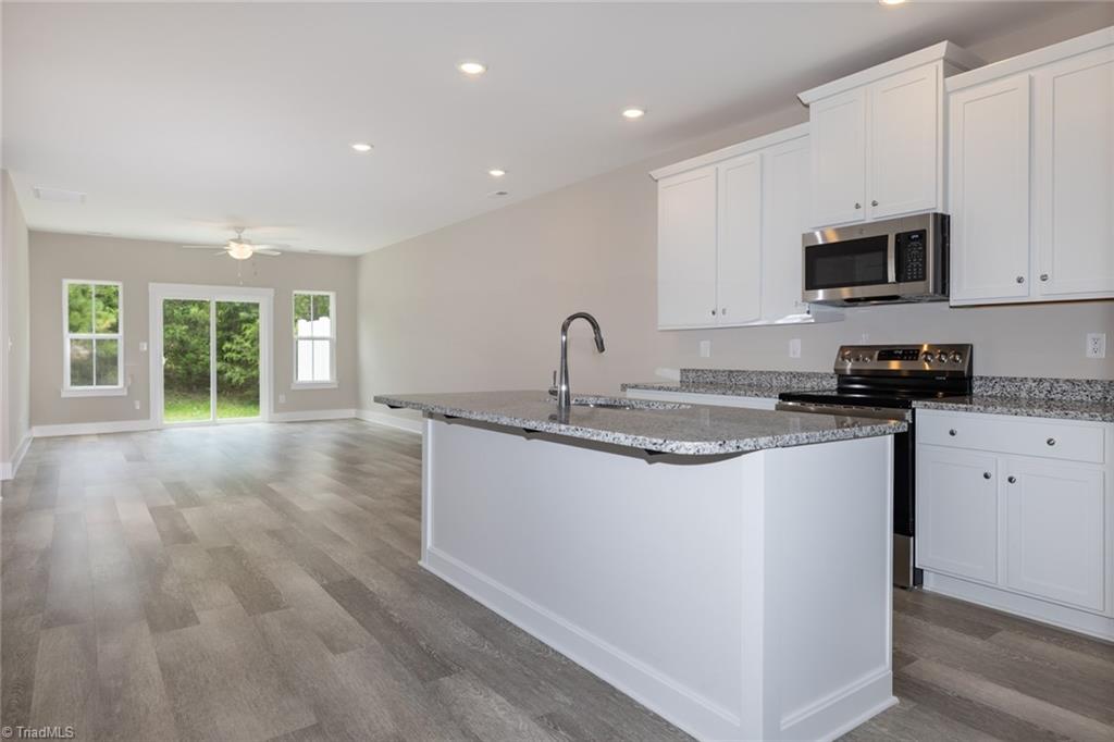 1737 Old Fields Boulevard Property Photo 6