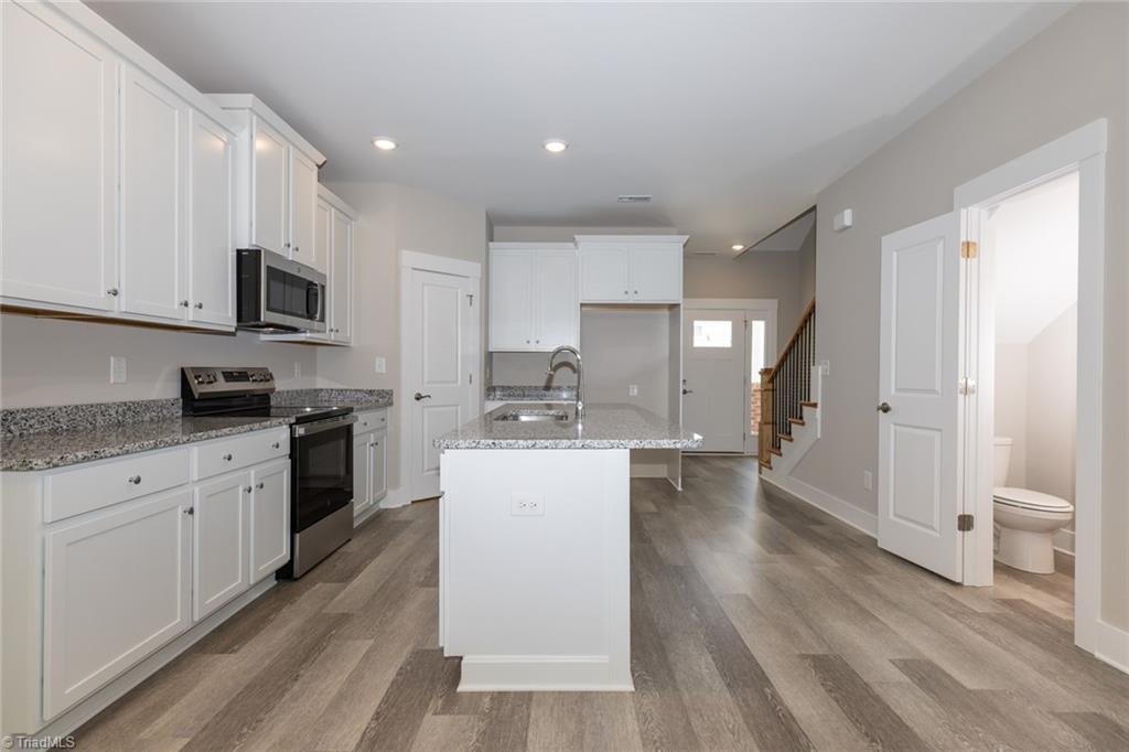 1737 Old Fields Boulevard Property Photo 8