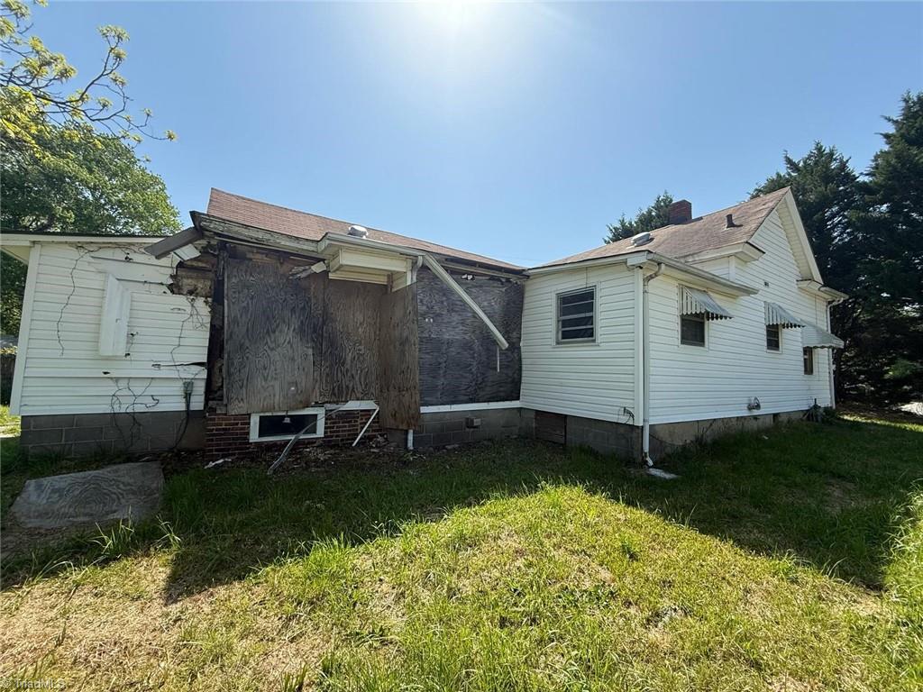2912 W English Road Property Photo 2