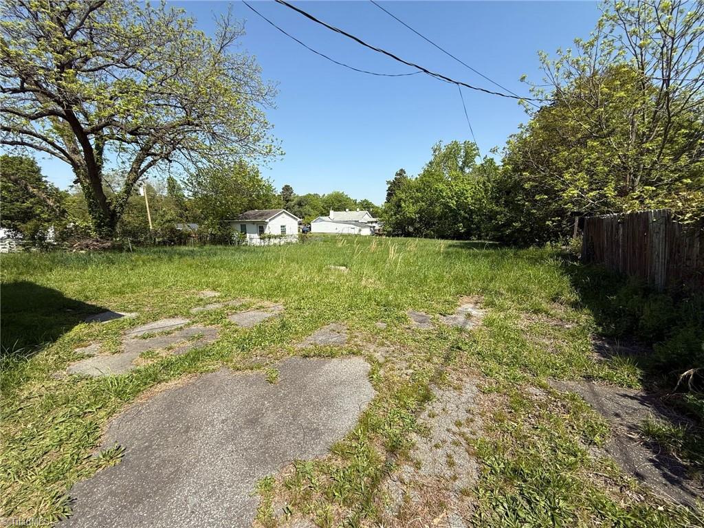 2912 W English Road Property Photo 4