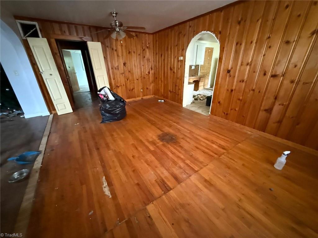 2912 W English Road Property Photo 5