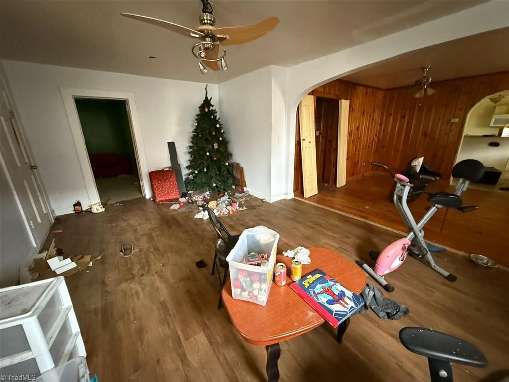 2912 W English Road Property Photo 7