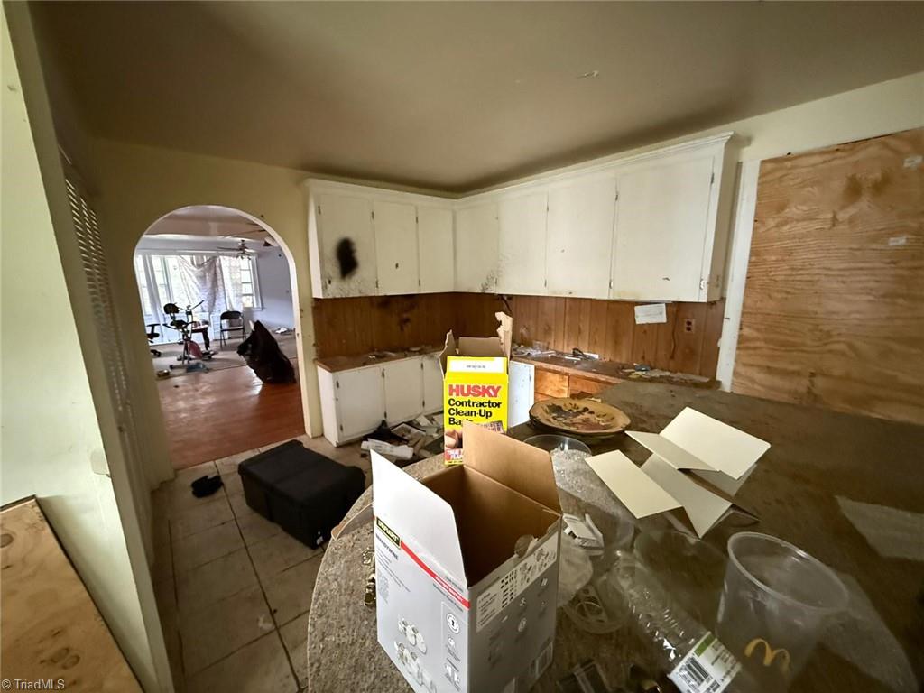 2912 W English Road Property Photo 9
