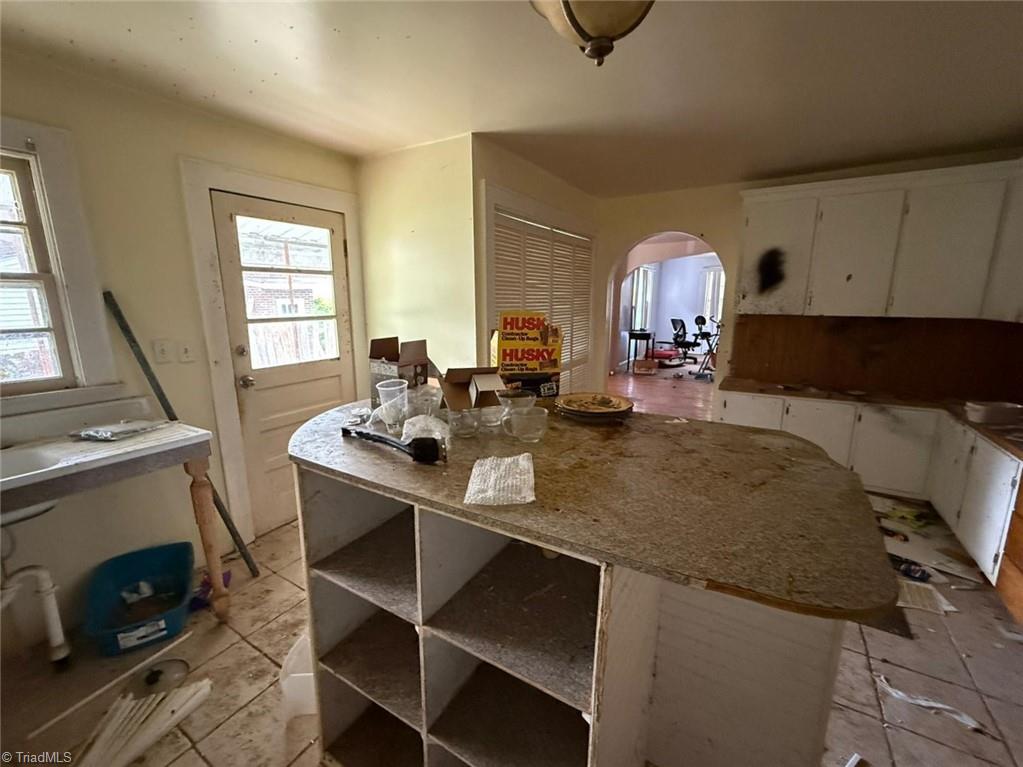 2912 W English Road Property Photo 10