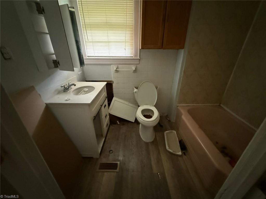 2912 W English Road Property Photo 12