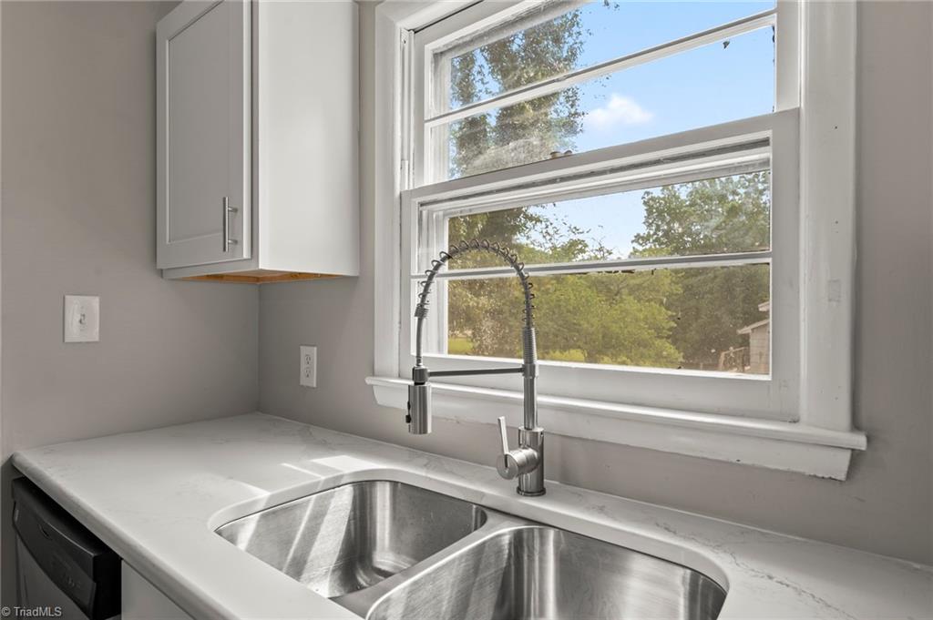 415 Burnham Drive Property Photo 14