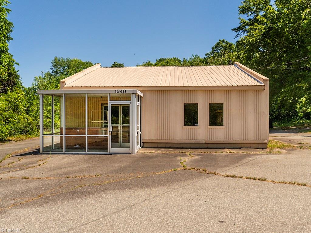 1540 Maple Avenue Property Photo 1