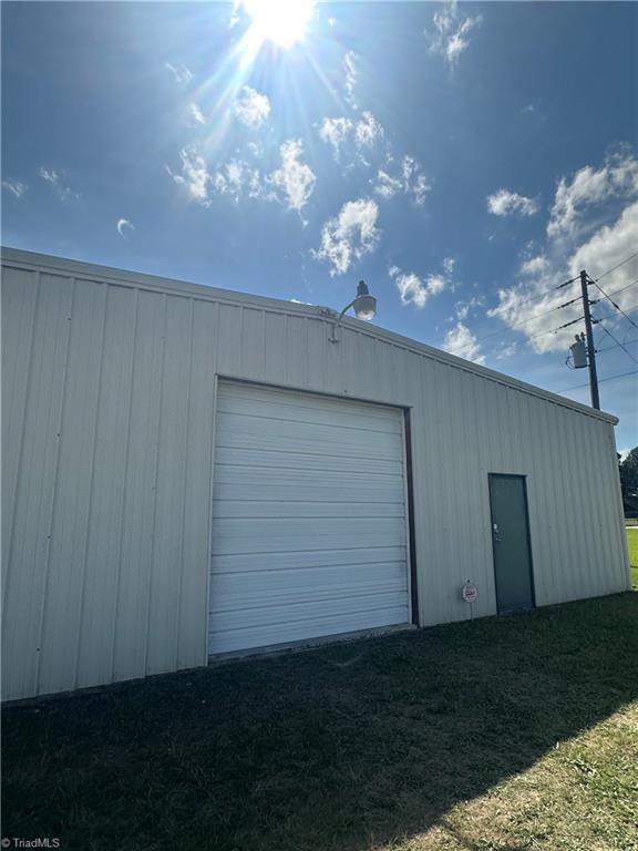 195 N Trade Street Property Photo 8