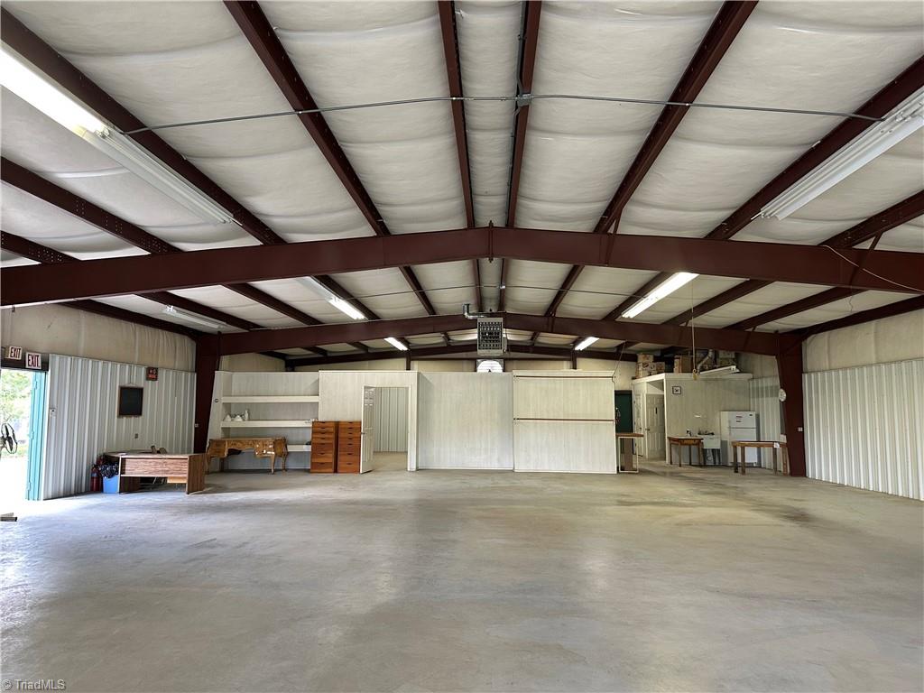 195 N Trade Street Property Photo 16