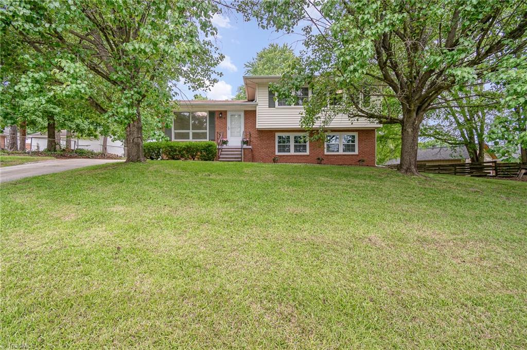 2102 Castlerock Road Property Photo 1