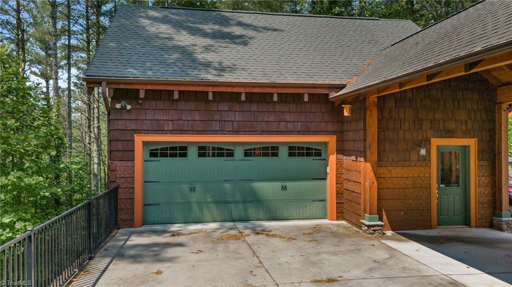 5626 Rocky Falls Lane Property Photo 9