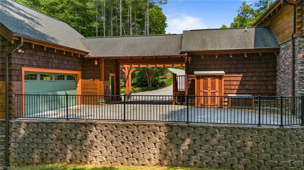 5626 Rocky Falls Lane Property Photo 10