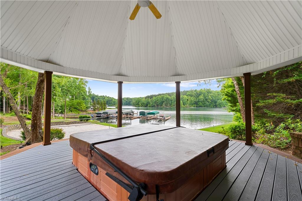 344 Lake Point Lane Property Photo 45