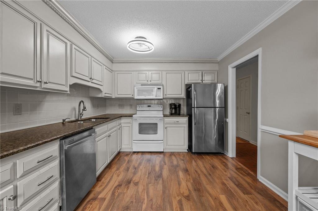 1105 Yellowbell Place Property Photo 10