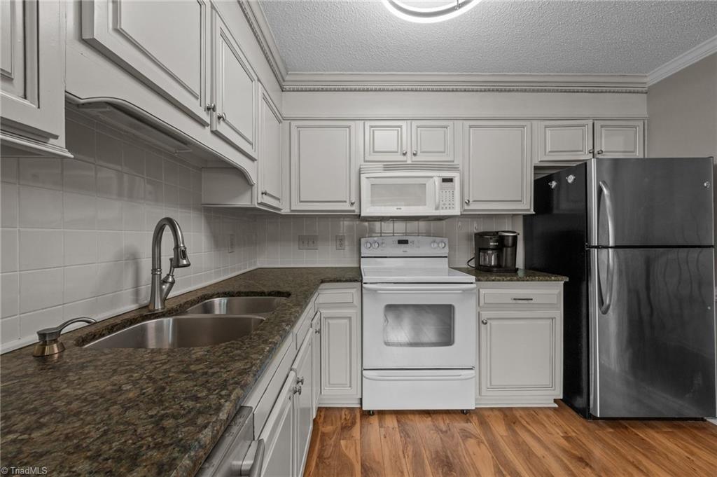 1105 Yellowbell Place Property Photo 13