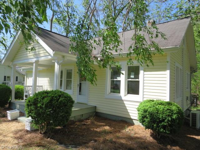 736 Country Club Drive Property Photo 1