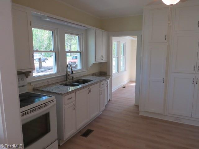 736 Country Club Drive Property Photo 5