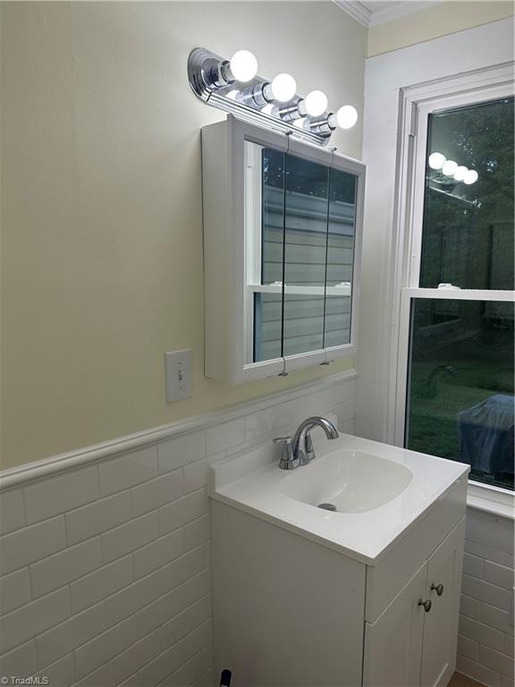 736 Country Club Drive Property Photo 10