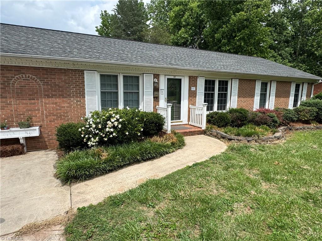 227 Woodhaven Drive Property Photo 1