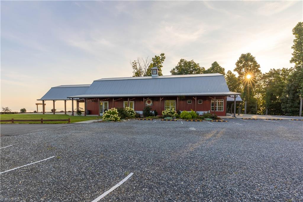 6572 Burkemont Road Property Photo 4