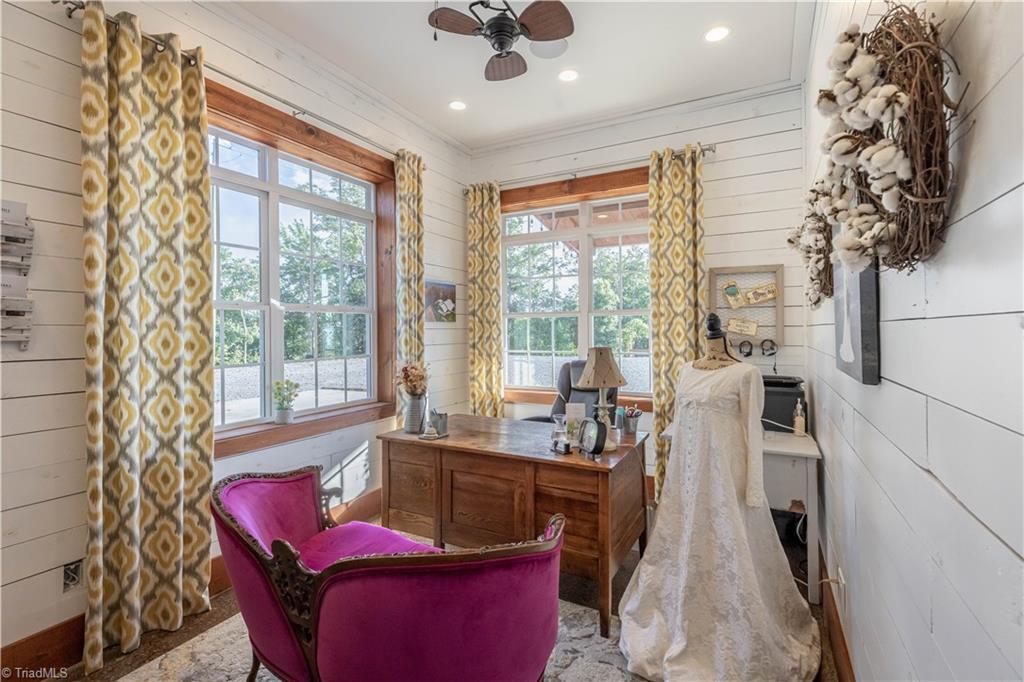 6572 Burkemont Road Property Photo 14