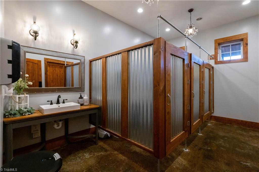 6572 Burkemont Road Property Photo 28