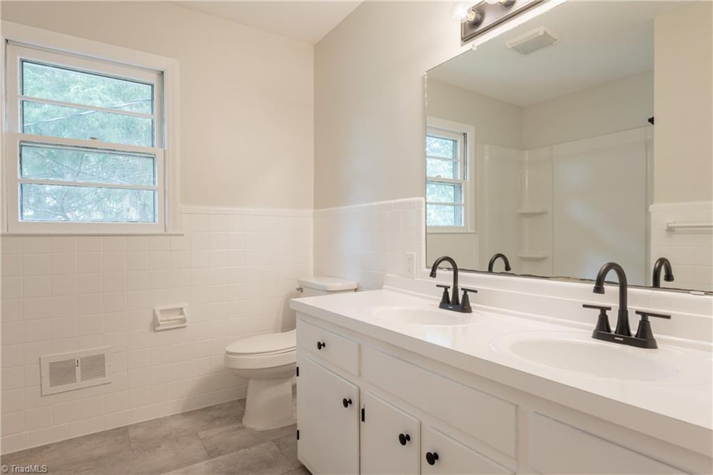 4601 Graham Road Property Photo 13