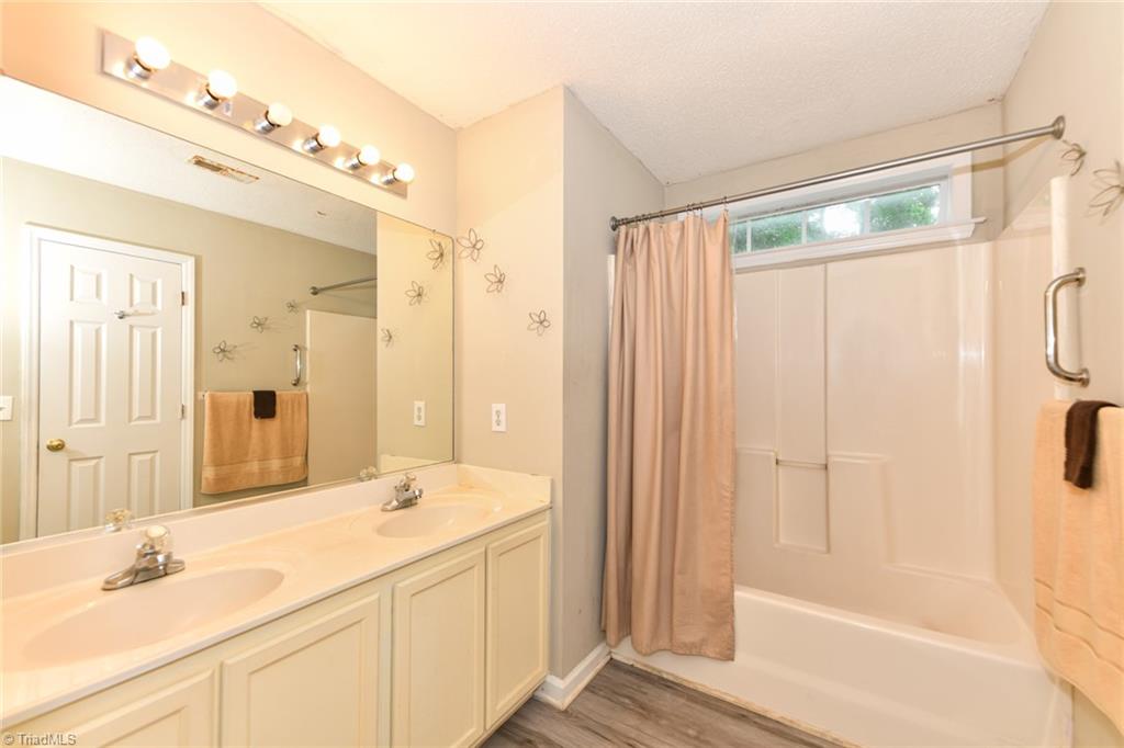 4003 Martin Avenue Property Photo 8