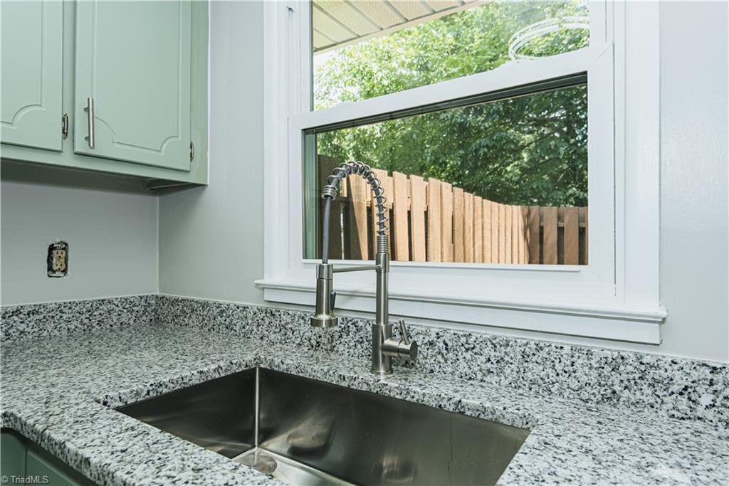2821 Regent Park Lane Property Photo 10