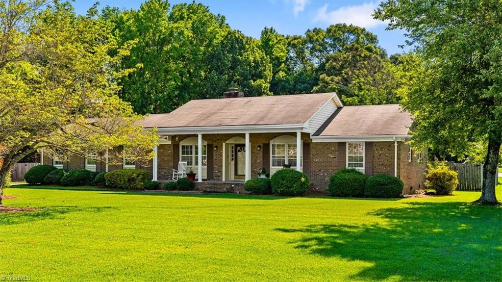 5409 Forest Oaks Drive Property Photo 1