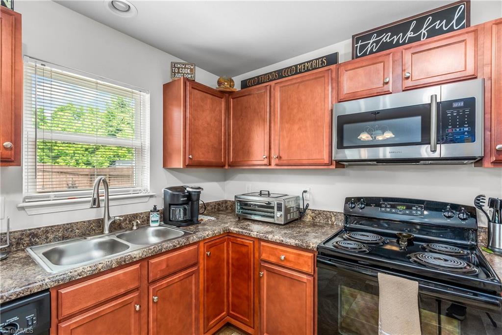 1390 Aurora Glen Drive Property Photo 15