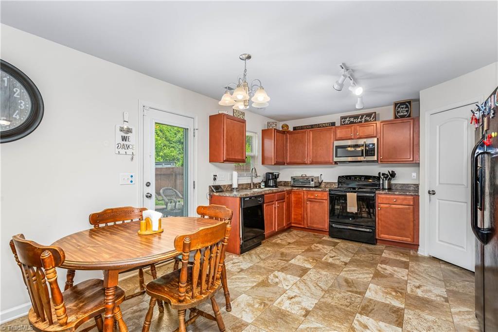 1390 Aurora Glen Drive Property Photo 16