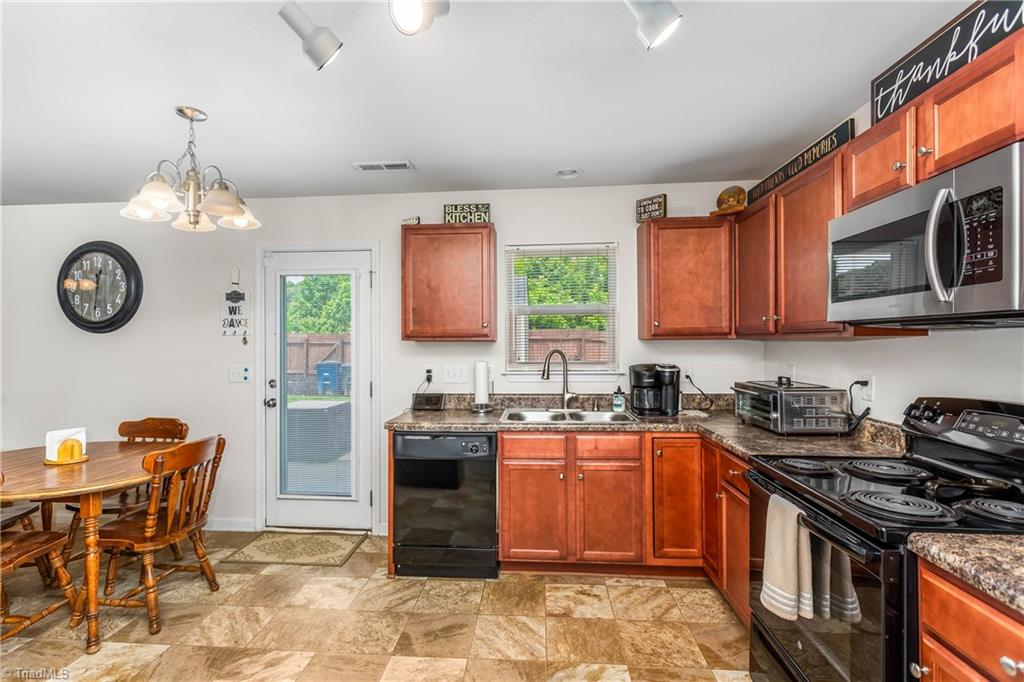 1390 Aurora Glen Drive Property Photo 17