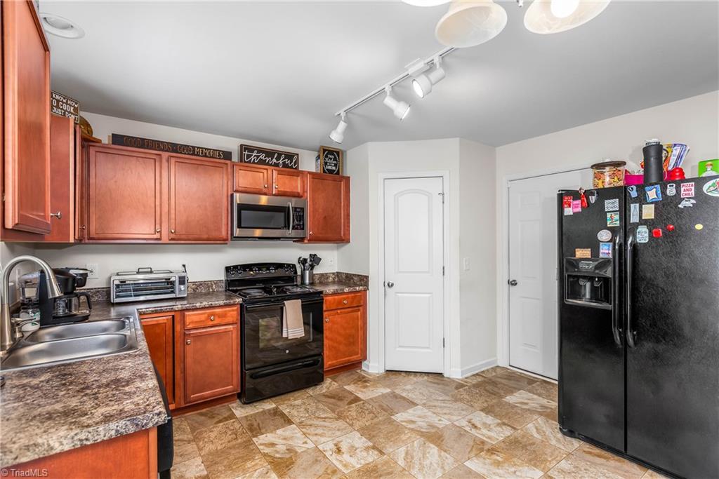1390 Aurora Glen Drive Property Photo 18