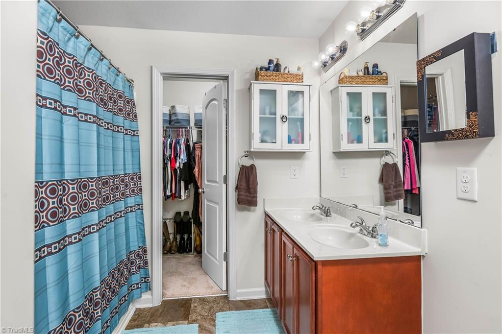1390 Aurora Glen Drive Property Photo 33