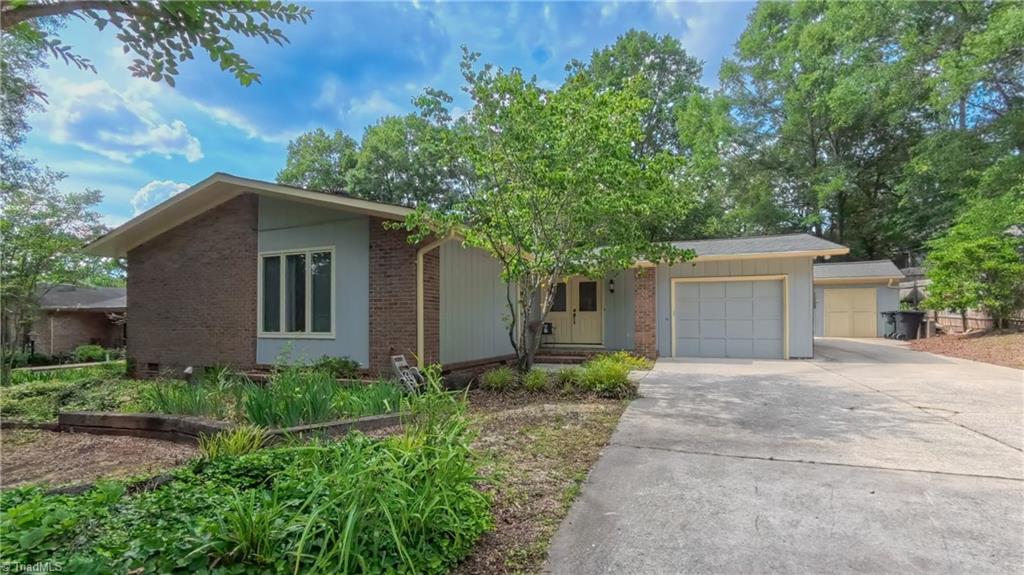1815 Hawthorne Lane Property Photo 1