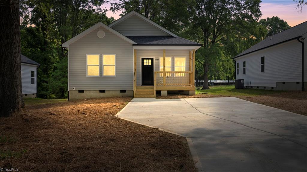 2305 Pinecroft Drive Property Photo 1