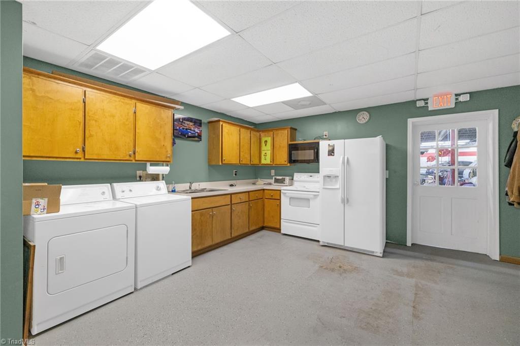 999 Van Buren Road Property Photo 15
