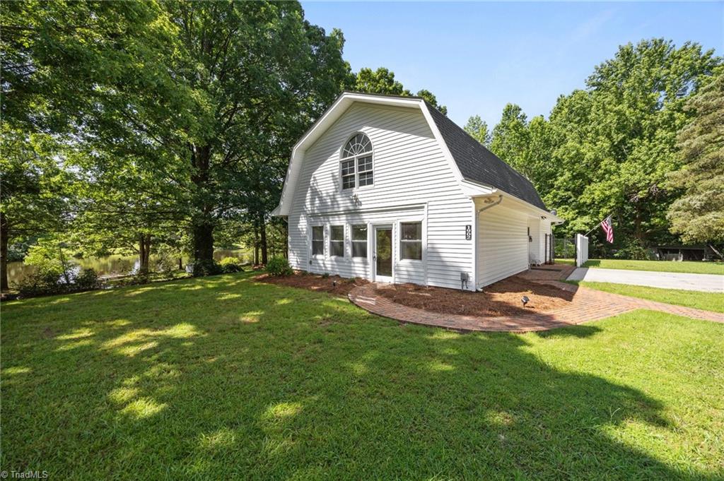 1902 Meadow Lake Lane Property Photo 3