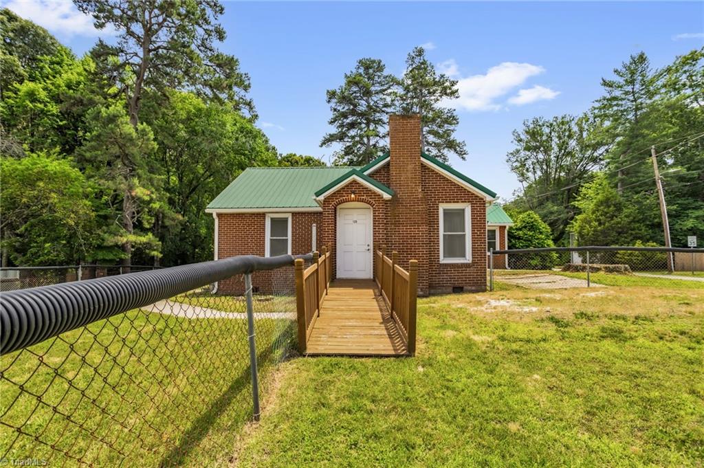 3325 Statesville Boulevard Property Photo 1