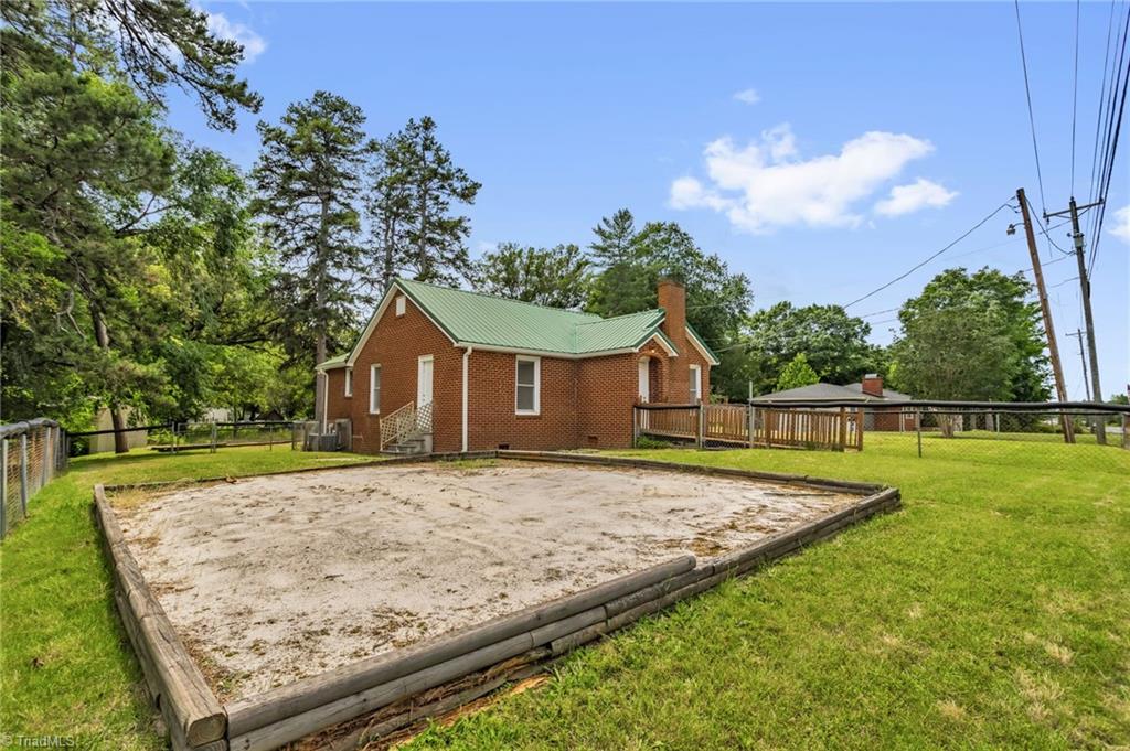 3325 Statesville Boulevard Property Photo 3