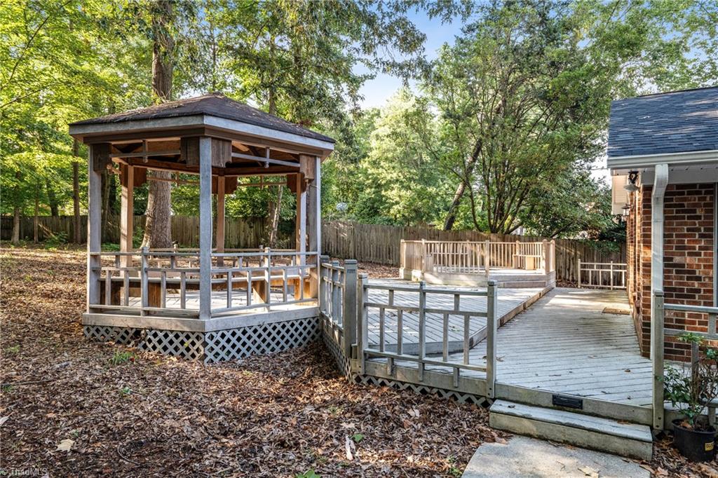 4105 Oak Hollow Drive Property Photo 44