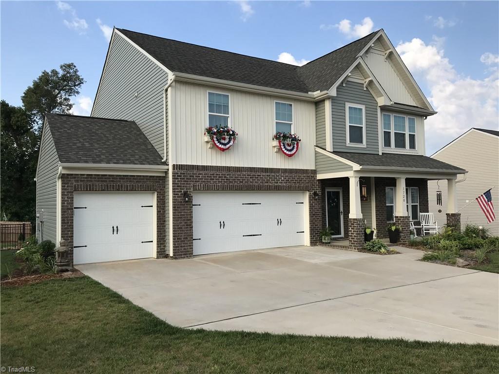 1720 Ridge Bluff Circle Property Photo 1