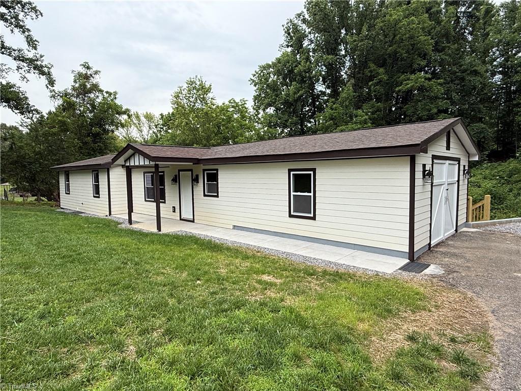 2647 Hamby Mountain Road Property Photo 1