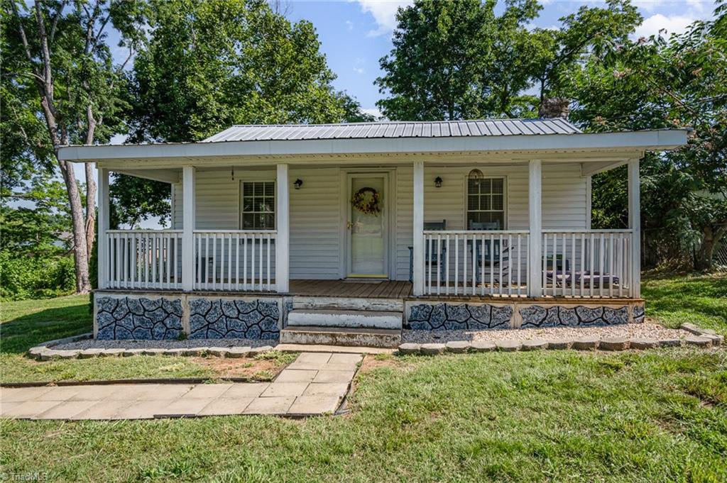 201 E Bailey Street Property Photo 1