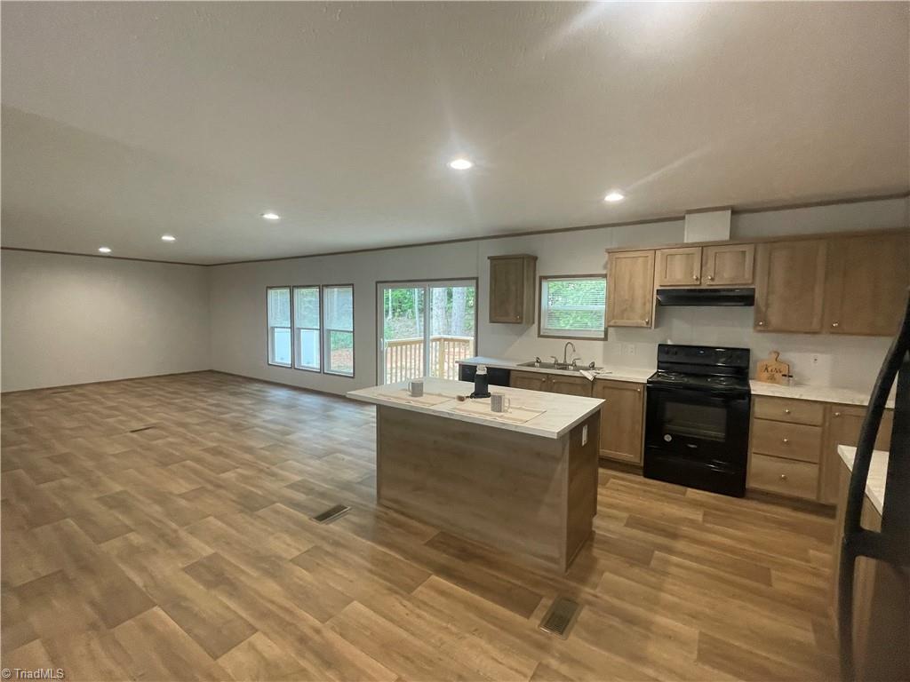 152 Lester Drive Property Photo 4