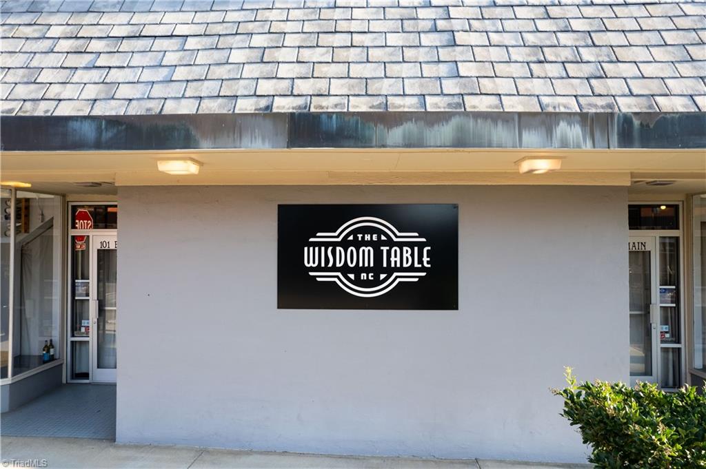 101 E Main Street Property Photo 14